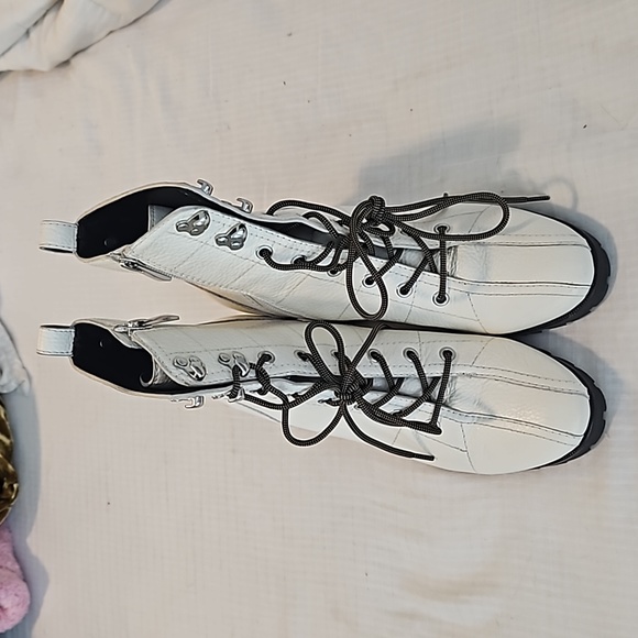 Women's boots - Picture 1 of 3